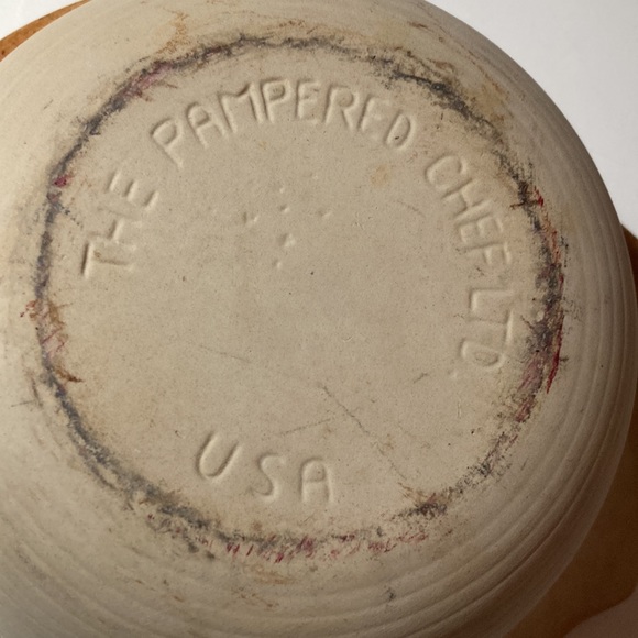 The Pampered Chef Stoneware Baking Bowl - Picture 3 of 10